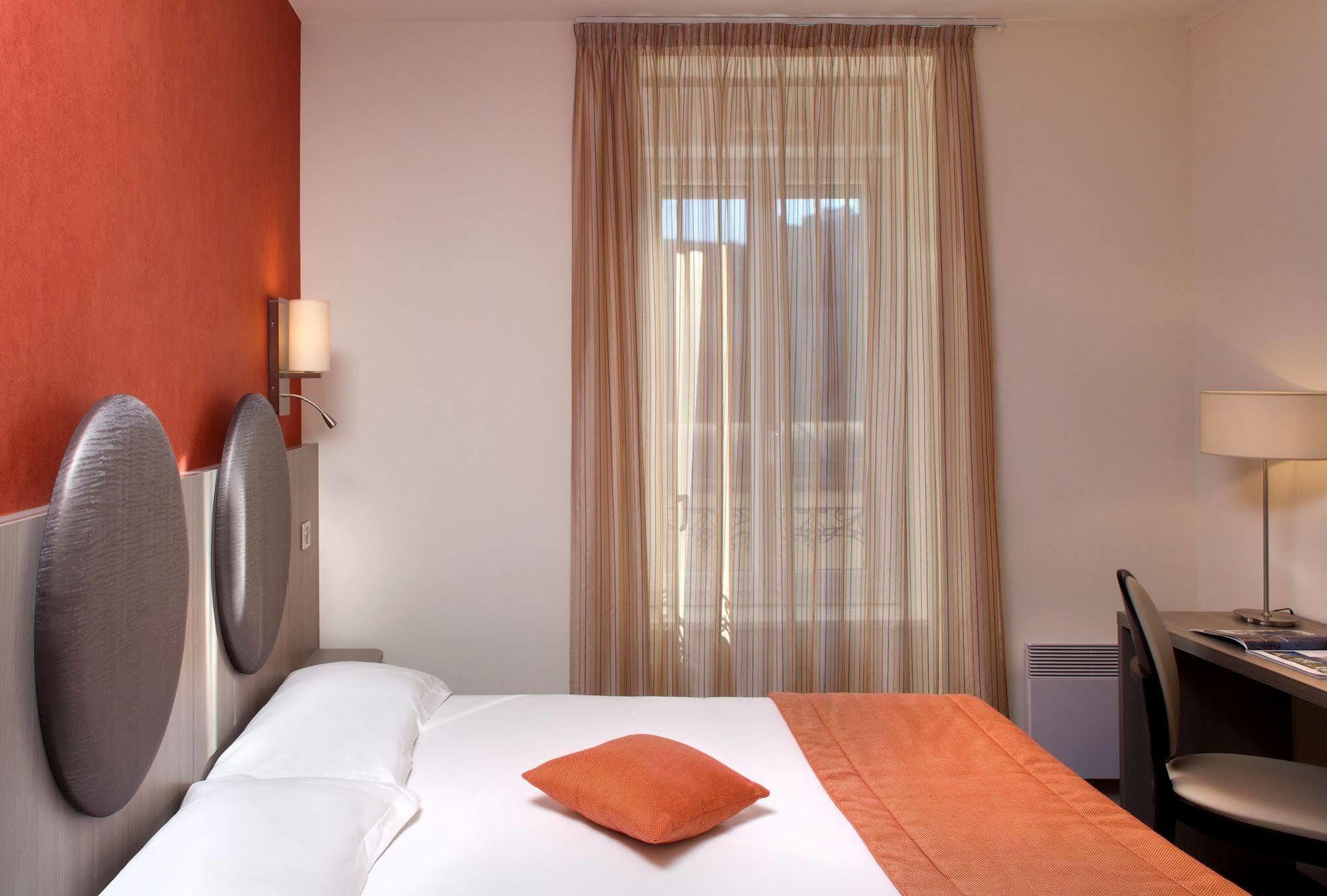 Hotel Arverna Vichy - Clt'Hotel ภายนอก รูปภาพ